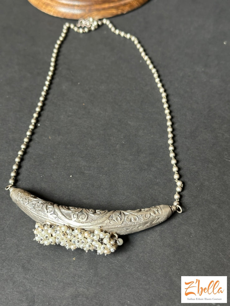 Hasli Pendent With Long Chain Necklace