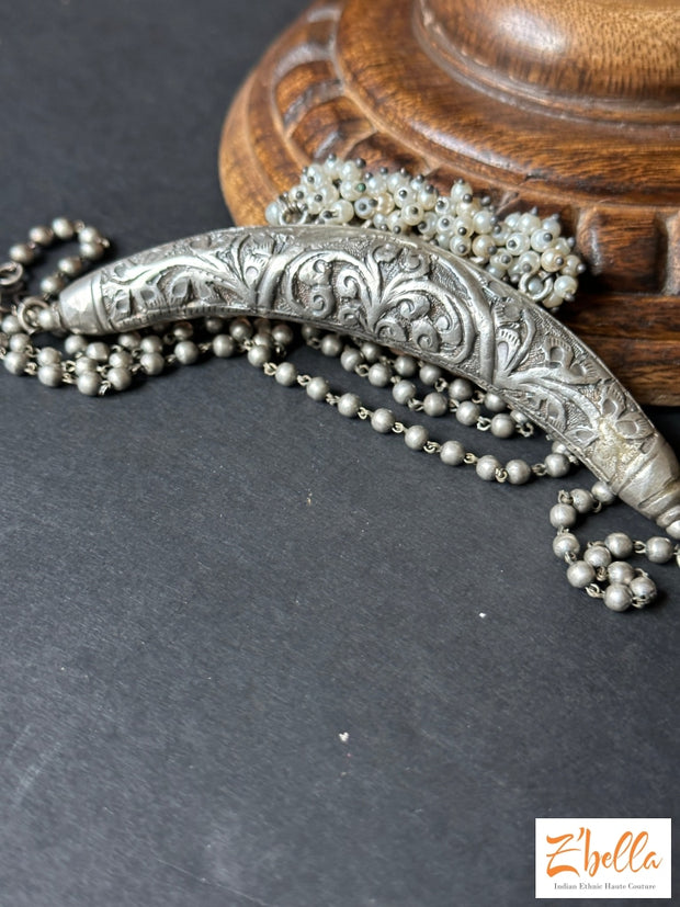 Hasli Pendent With Long Chain Necklace