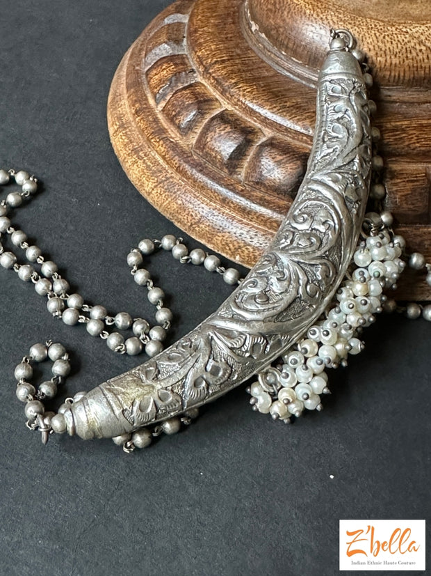 Hasli Pendent With Long Chain Necklace