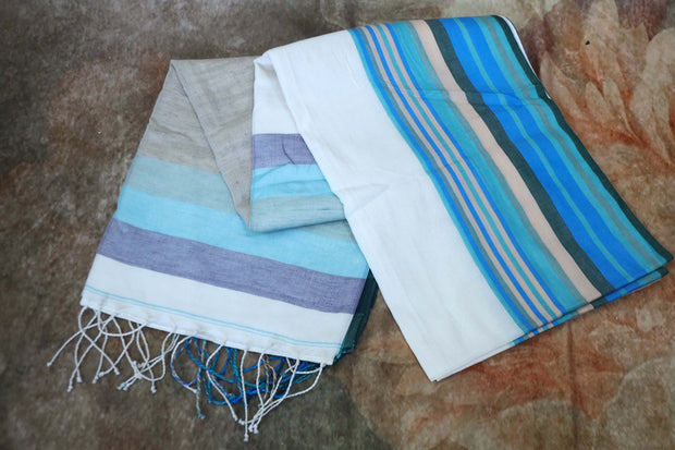 Offwhite cotton saree, with no