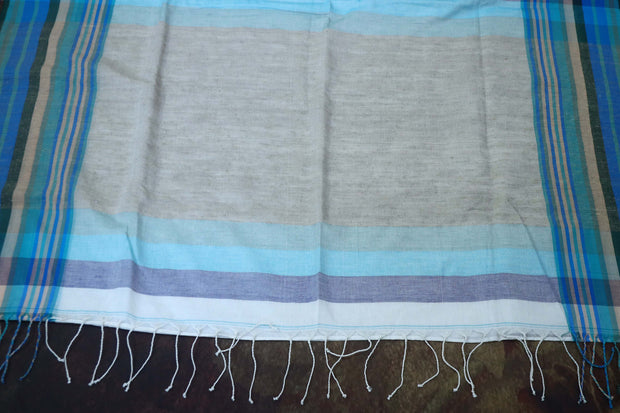Offwhite cotton saree, with no